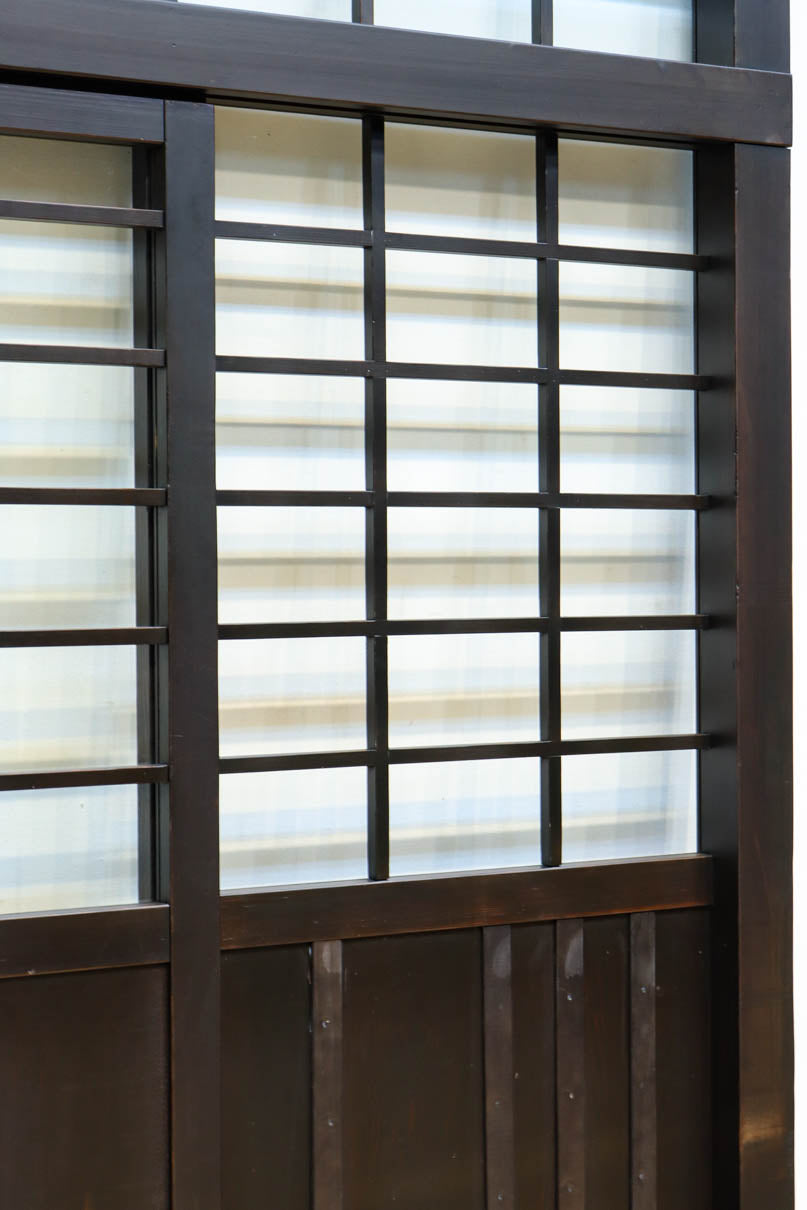 幅1163ミリ!! 大きな升目ですっきりとしたガラス入り格子くぐり戸　G2496