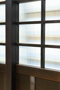 幅1163ミリ!! 大きな升目ですっきりとしたガラス入り格子くぐり戸　G2496