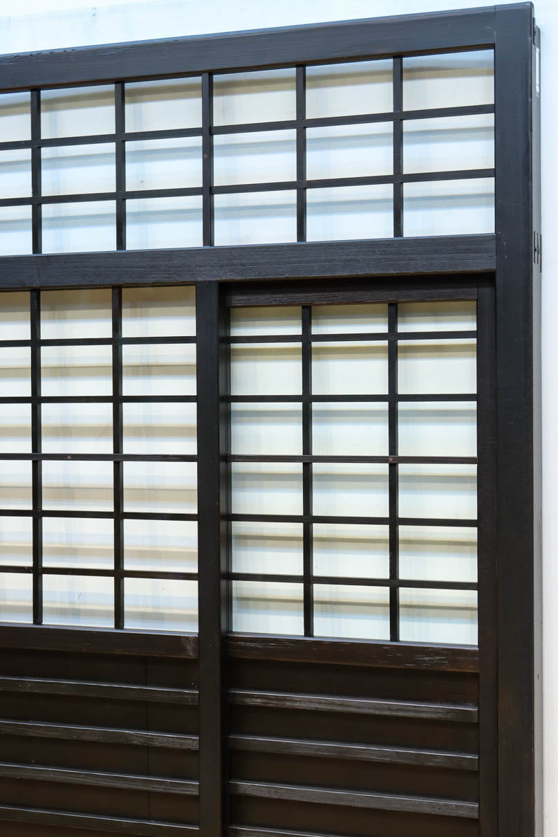 幅1163ミリ!! 大きな升目ですっきりとしたガラス入り格子くぐり戸　G2496