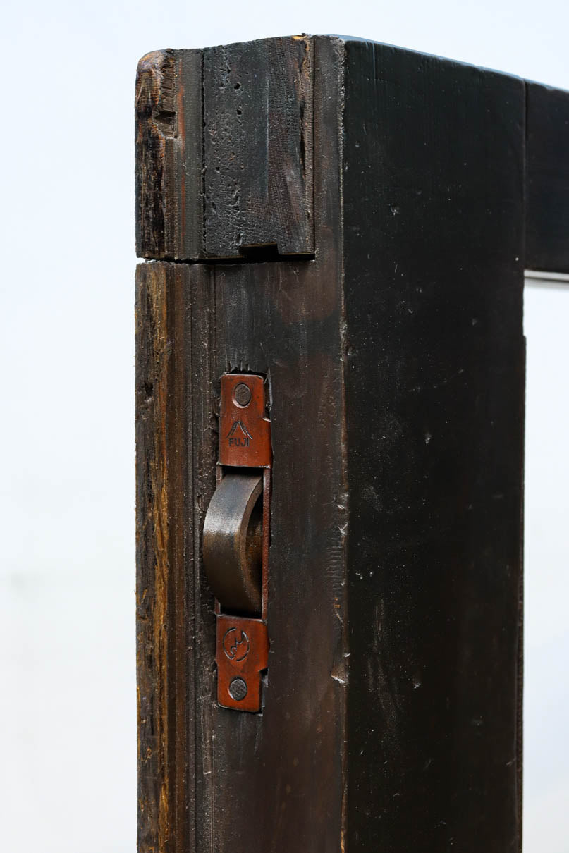 幅1163ミリ!! 大きな升目ですっきりとしたガラス入り格子くぐり戸　G2496