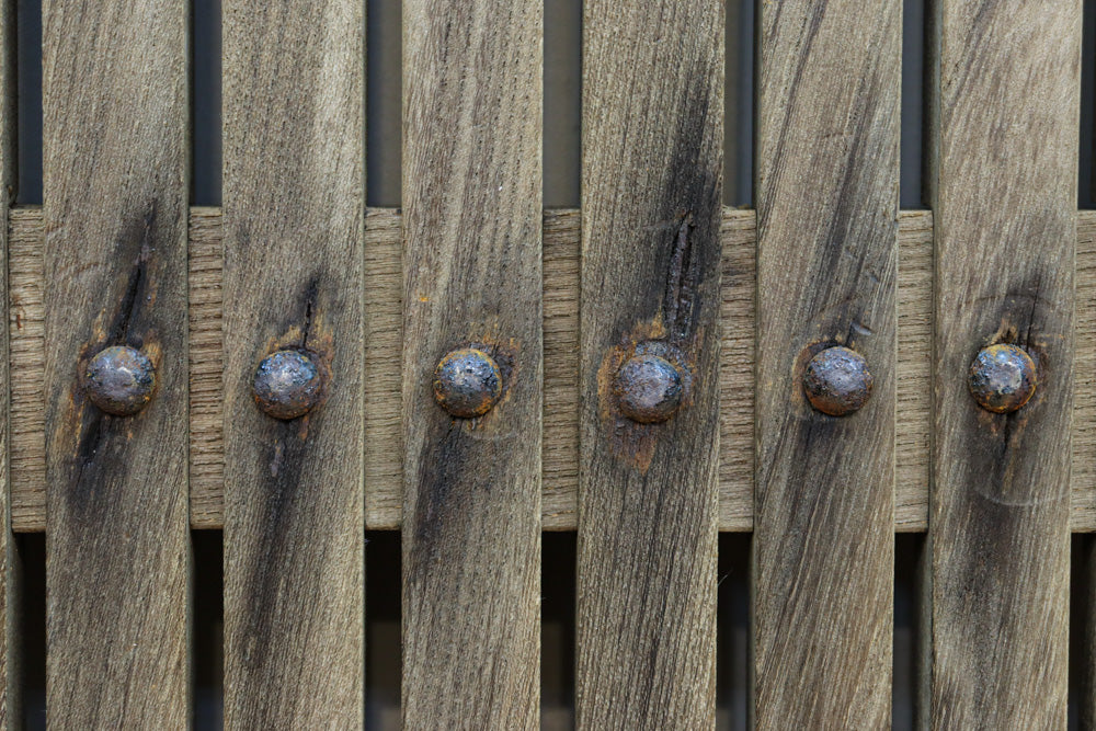 幅1088ミリ　自然な味わい深い木地の風合いに桐金具が風格を与える総欅富山蔵戸　G2504