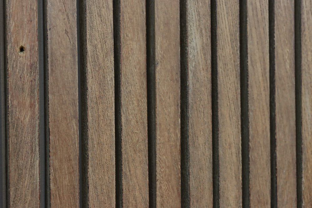 幅1088ミリ　自然な味わい深い木地の風合いに桐金具が風格を与える総欅富山蔵戸　G2504