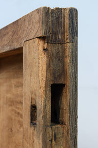 幅1088ミリ　自然な味わい深い木地の風合いに桐金具が風格を与える総欅富山蔵戸　G2504