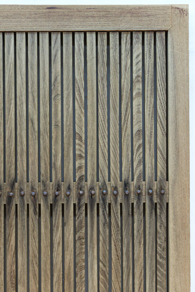 幅1088ミリ　自然な味わい深い木地の風合いに桐金具が風格を与える総欅富山蔵戸　G2504