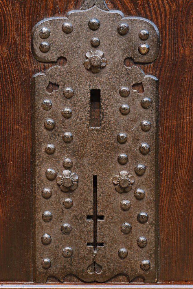 幅873ミリ　升格子を飾る多種類の色ガラスが煌びやかな極上ガラス戸　G2505