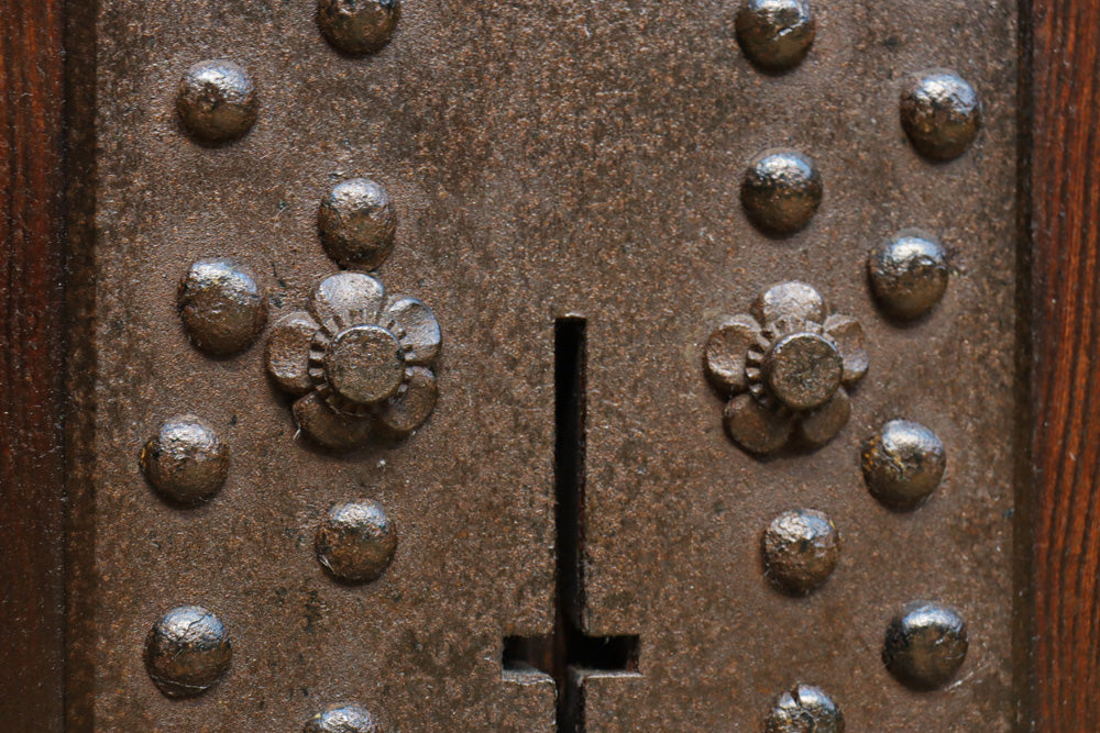 幅873ミリ　升格子を飾る多種類の色ガラスが煌びやかな極上ガラス戸　G2505