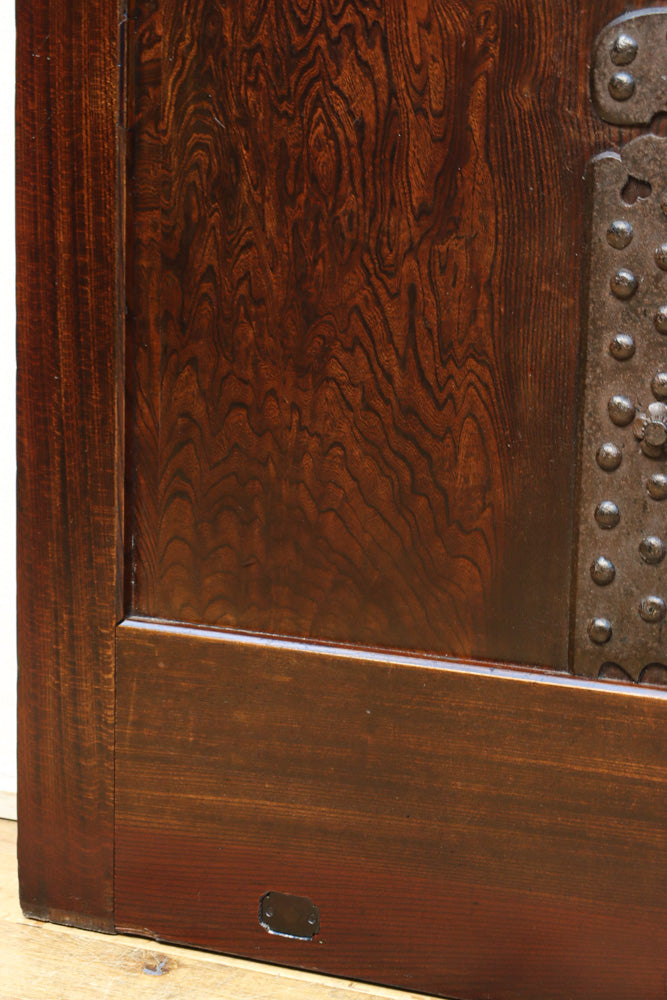 幅873ミリ　升格子を飾る多種類の色ガラスが煌びやかな極上ガラス戸　G2505