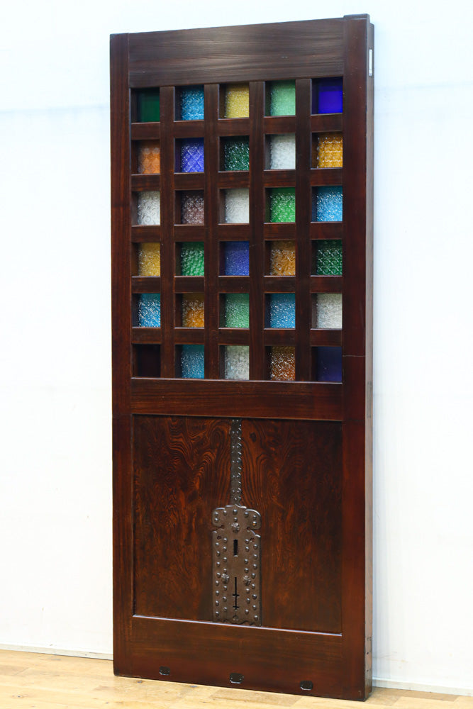 幅873ミリ　升格子を飾る多種類の色ガラスが煌びやかな極上ガラス戸　G2505