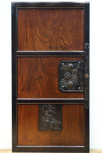 稀少幅927ミリ　美しい杢目に重厚金具の貫禄漂う庄内蔵戸　G2506