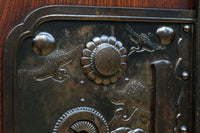 稀少幅927ミリ　美しい杢目に重厚金具の貫禄漂う庄内蔵戸　G2506