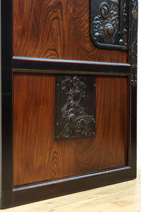 稀少幅927ミリ　美しい杢目に重厚金具の貫禄漂う庄内蔵戸　G2506