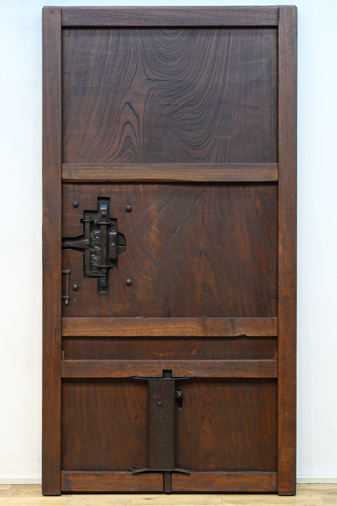 稀少幅927ミリ　美しい杢目に重厚金具の貫禄漂う庄内蔵戸　G2506