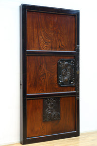 稀少幅927ミリ　美しい杢目に重厚金具の貫禄漂う庄内蔵戸　G2506