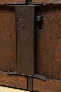 稀少幅927ミリ　美しい杢目に重厚金具の貫禄漂う庄内蔵戸　G2506