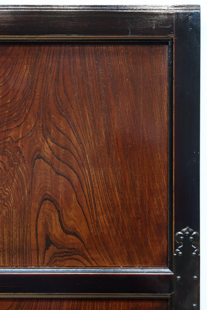 稀少幅927ミリ　美しい杢目に重厚金具の貫禄漂う庄内蔵戸　G2506