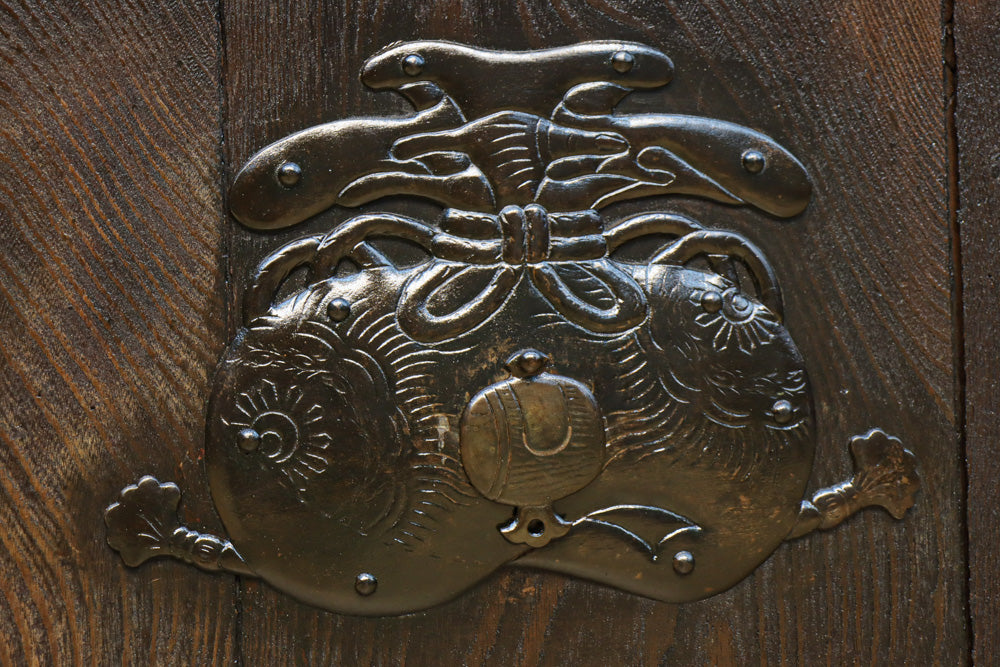 稀少幅923ミリ‼︎艶やかな色彩に巾着金具が見栄えのする格子蔵戸　G2507