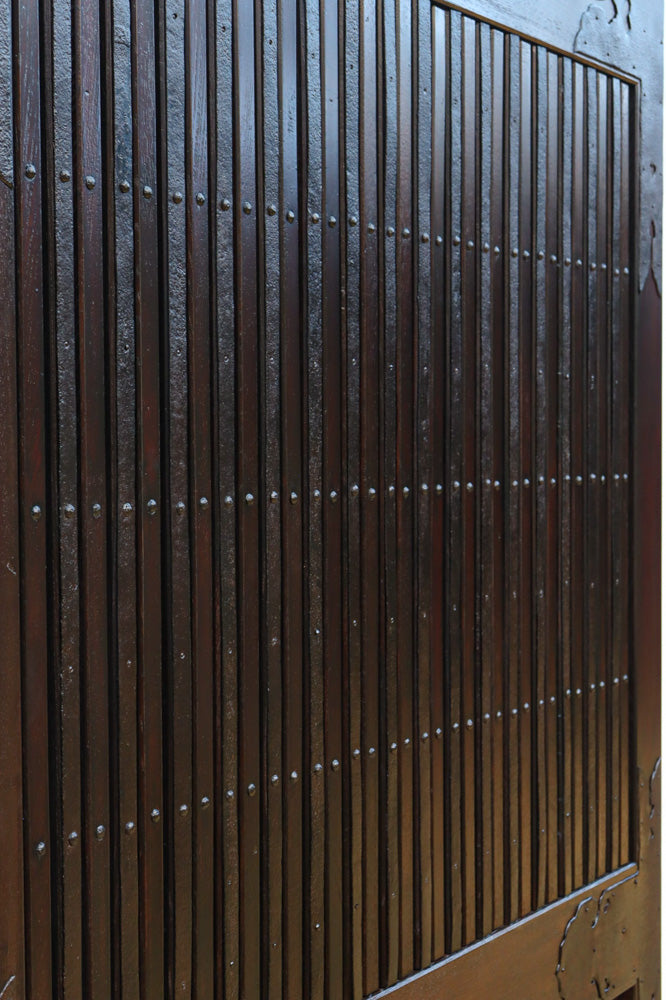 幅1178ミリ　重厚な帯鉄格子と巾着金具を纏う格調高い富山蔵戸　G2508