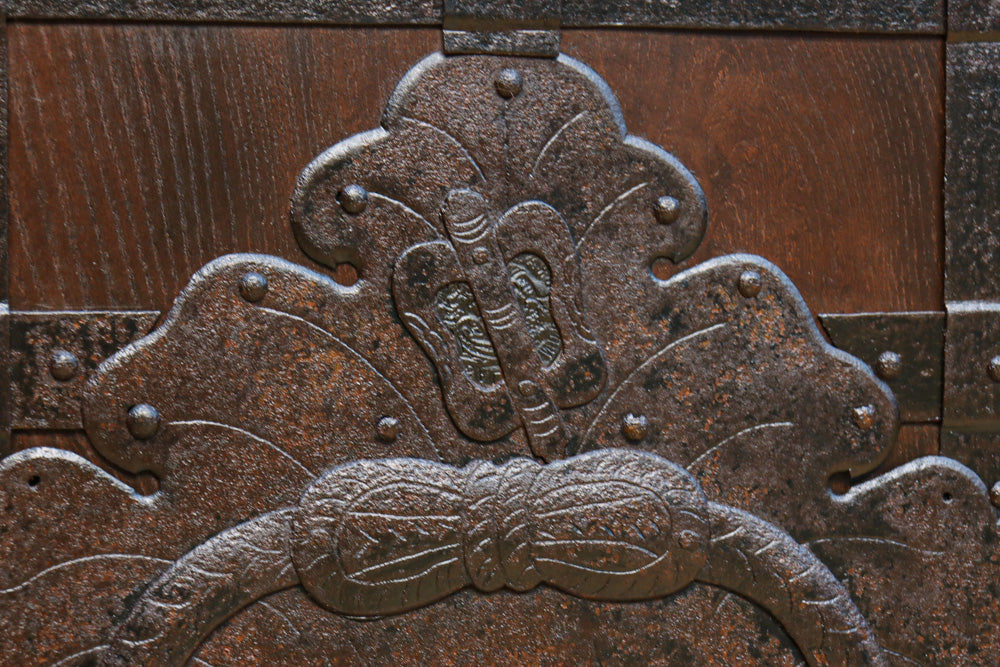 幅1178ミリ　重厚な帯鉄格子と巾着金具を纏う格調高い富山蔵戸　G2508