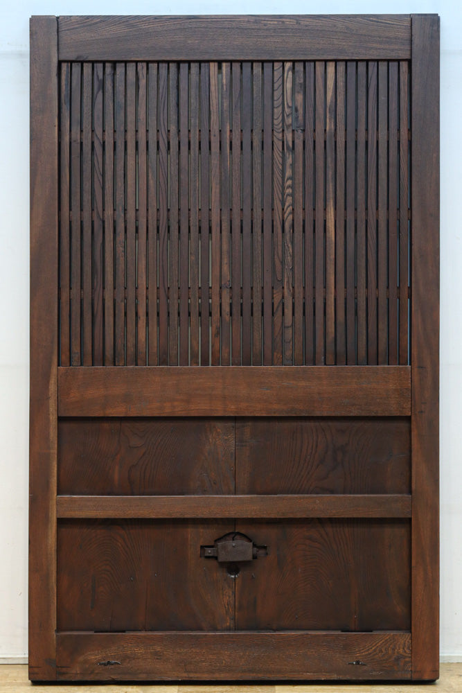 幅1178ミリ　重厚な帯鉄格子と巾着金具を纏う格調高い富山蔵戸　G2508