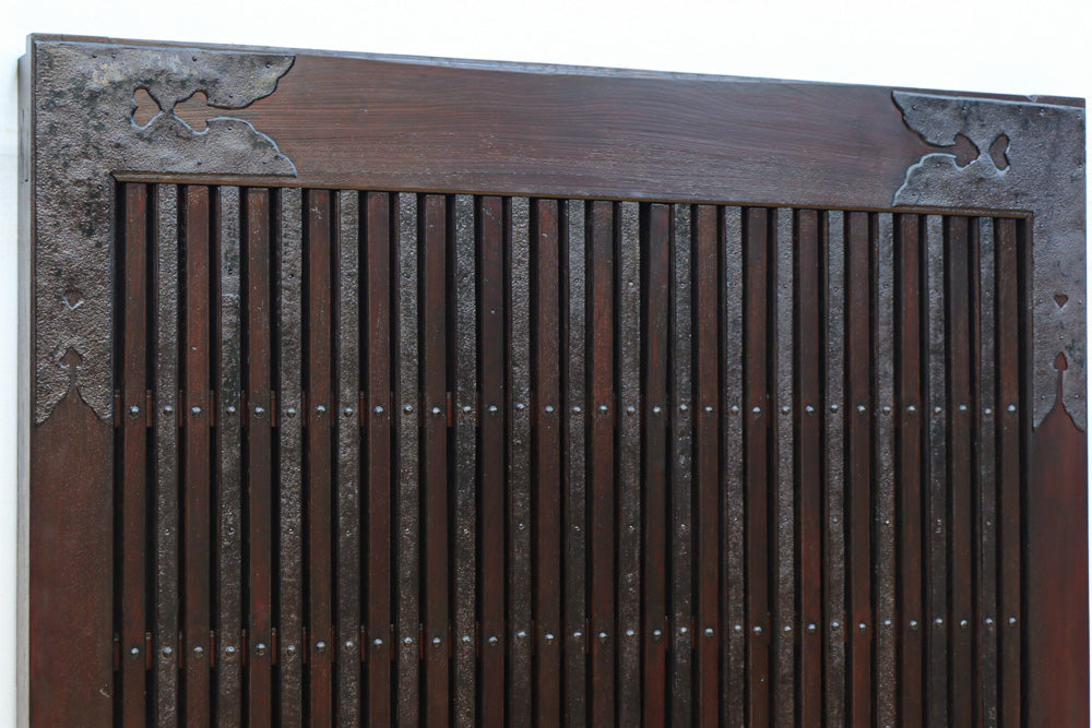 幅1178ミリ　重厚な帯鉄格子と巾着金具を纏う格調高い富山蔵戸　G2508