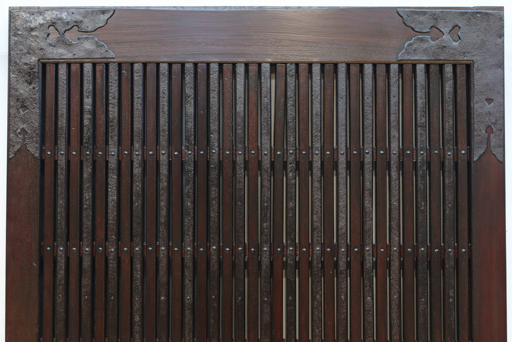 幅1178ミリ　重厚な帯鉄格子と巾着金具を纏う格調高い富山蔵戸　G2508