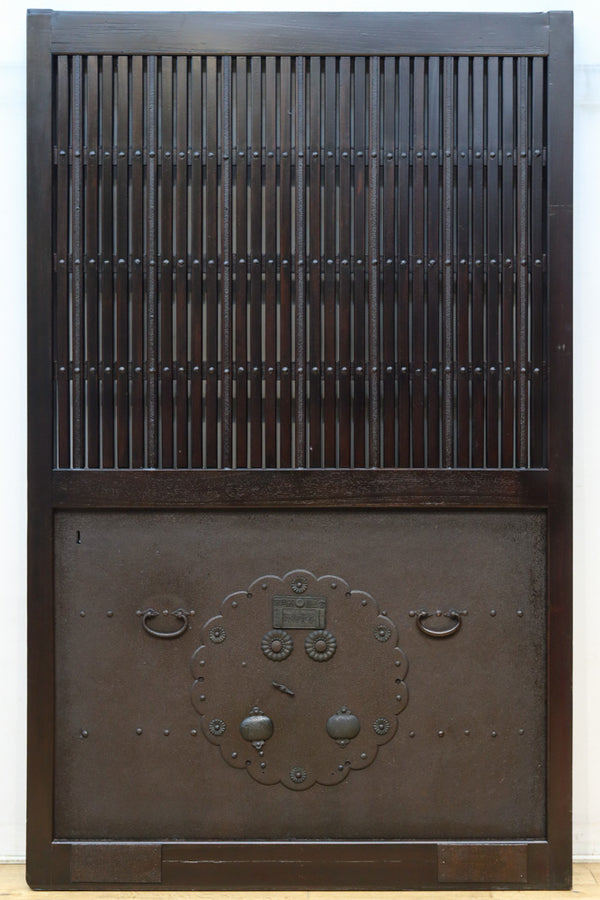 幅1207ミリ　重厚な鉄板を腰板に備えた貫禄ある富山蔵戸　G2509