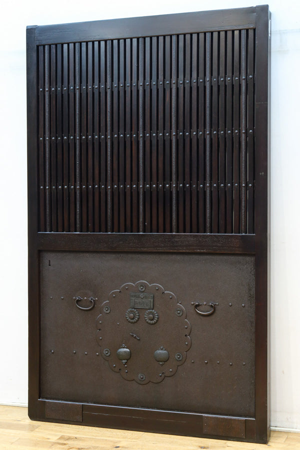 幅1207ミリ　重厚な鉄板を腰板に備えた貫禄ある富山蔵戸　G2509