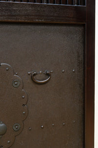 幅1207ミリ　重厚な鉄板を腰板に備えた貫禄ある富山蔵戸　G2509