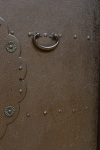 幅1207ミリ　重厚な鉄板を腰板に備えた貫禄ある富山蔵戸　G2509