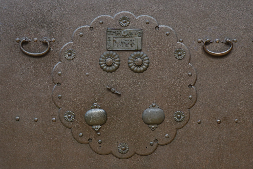 幅1207ミリ　重厚な鉄板を腰板に備えた貫禄ある富山蔵戸　G2509