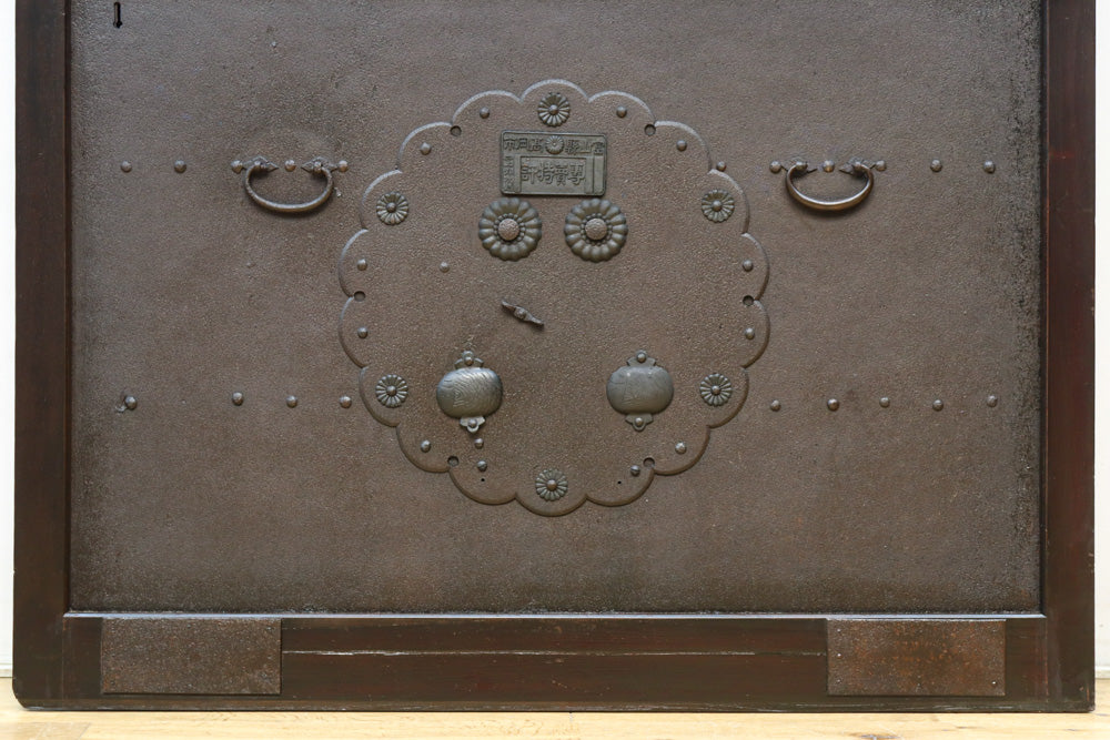 幅1207ミリ　重厚な鉄板を腰板に備えた貫禄ある富山蔵戸　G2509