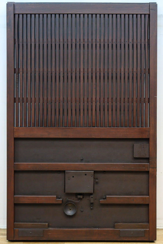 幅1207ミリ　重厚な鉄板を腰板に備えた貫禄ある富山蔵戸　G2509