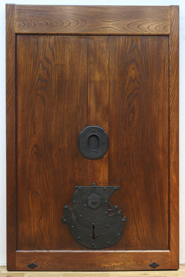幅1231ミリ　宝船金具!! 美しい欅杢目の珍品蔵戸　G2510