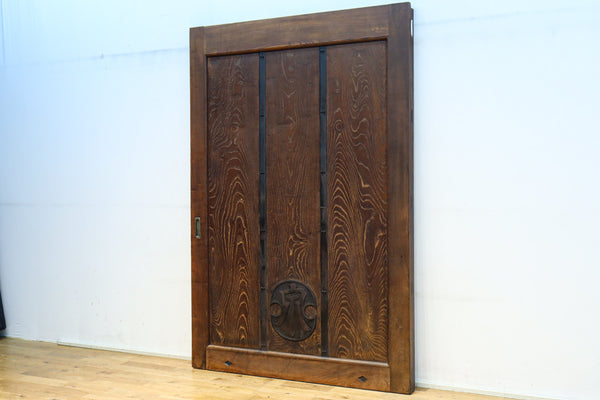 幅1295ミリ　美麗な杢目が浮かぶ重厚感ある総けやき越後蔵戸　G2513