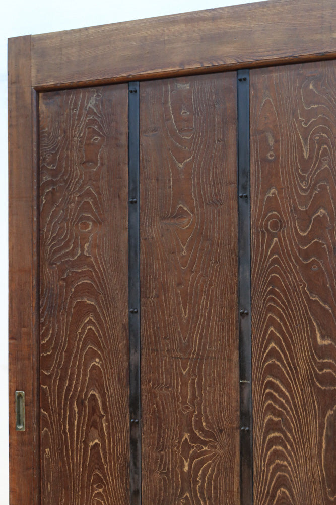 幅1295ミリ　美麗な杢目が浮かぶ重厚感ある総けやき越後蔵戸　G2513