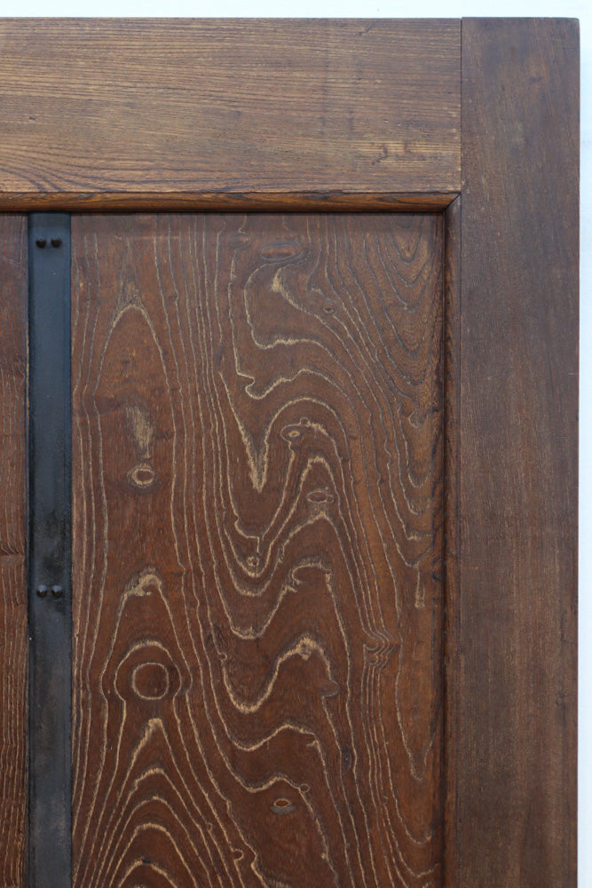 幅1295ミリ　美麗な杢目が浮かぶ重厚感ある総けやき越後蔵戸　G2513