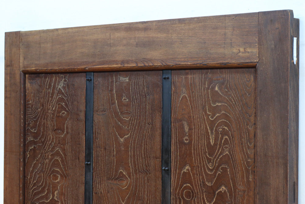 幅1295ミリ　美麗な杢目が浮かぶ重厚感ある総けやき越後蔵戸　G2513