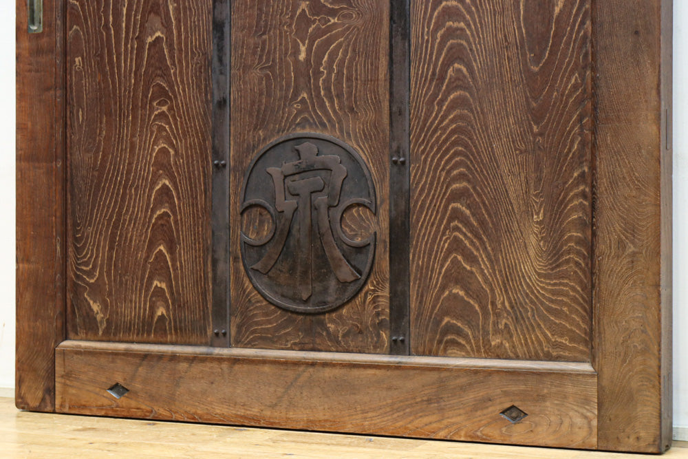 幅1295ミリ　美麗な杢目が浮かぶ重厚感ある総けやき越後蔵戸　G2513