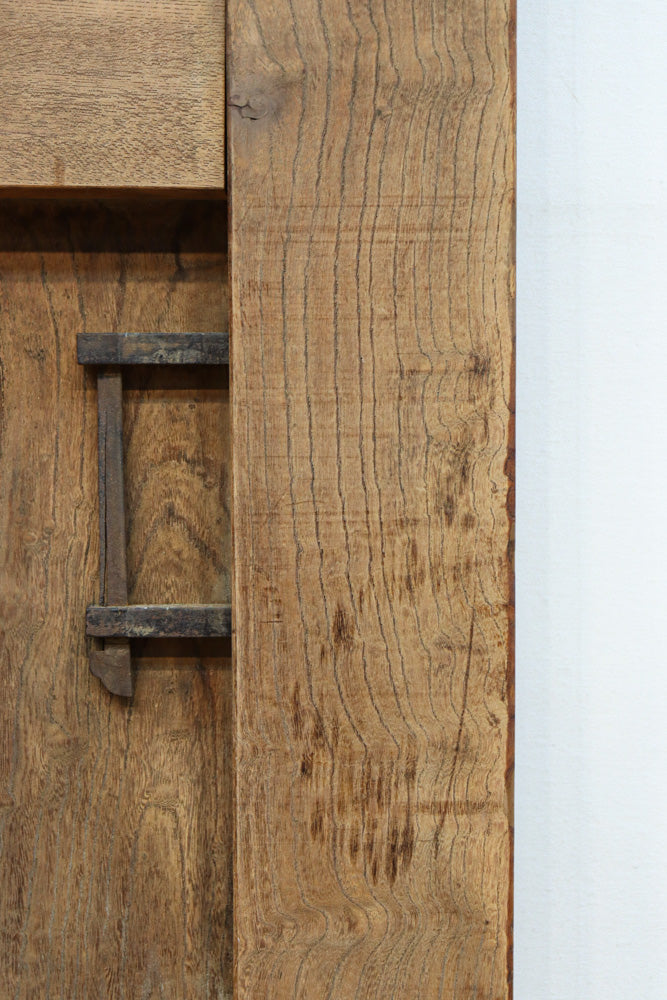 幅1295ミリ　美麗な杢目が浮かぶ重厚感ある総けやき越後蔵戸　G2513