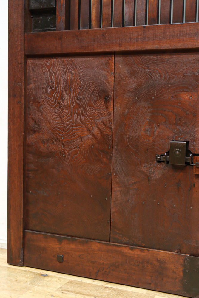 稀少波にうさぎ金具を纏う稀少全面金具能登蔵戸　G2515