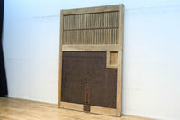 幅1297ミリ　大らかな杢目が浮かぶ堅牢な作りの格子蔵戸　G2517