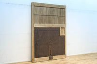 幅1297ミリ　大らかな杢目が浮かぶ堅牢な作りの格子蔵戸　G2517