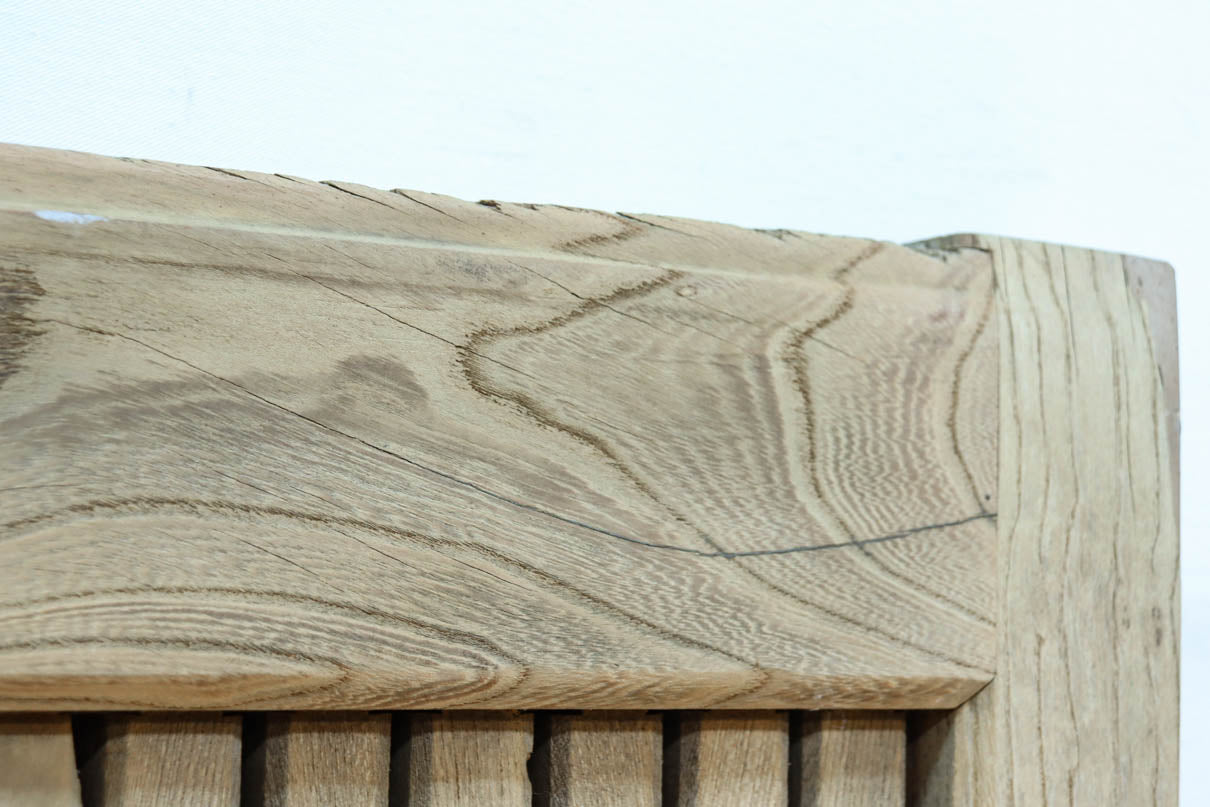 幅1297ミリ　大らかな杢目が浮かぶ堅牢な作りの格子蔵戸　G2517