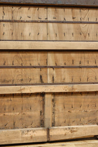 幅1297ミリ　大らかな杢目が浮かぶ堅牢な作りの格子蔵戸　G2517