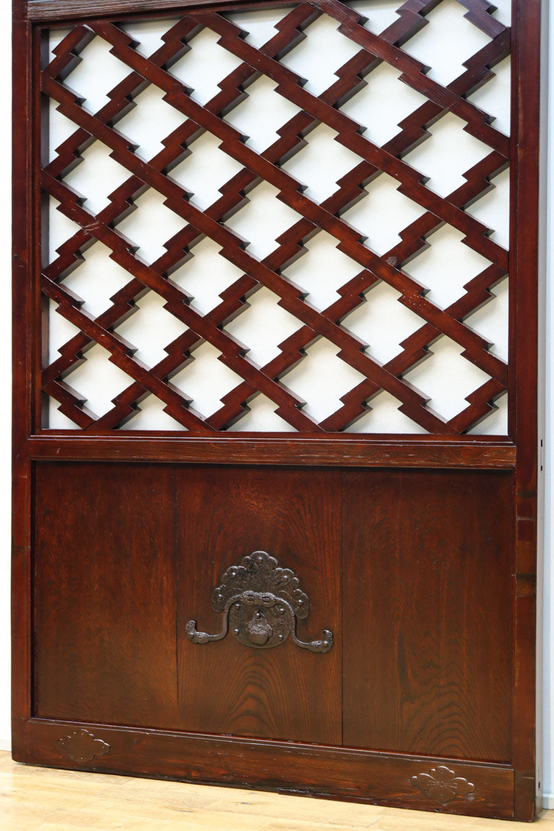 幅1098ミリ　透かし紋様と巾着金具で和の風情ある富山蔵戸　G2518