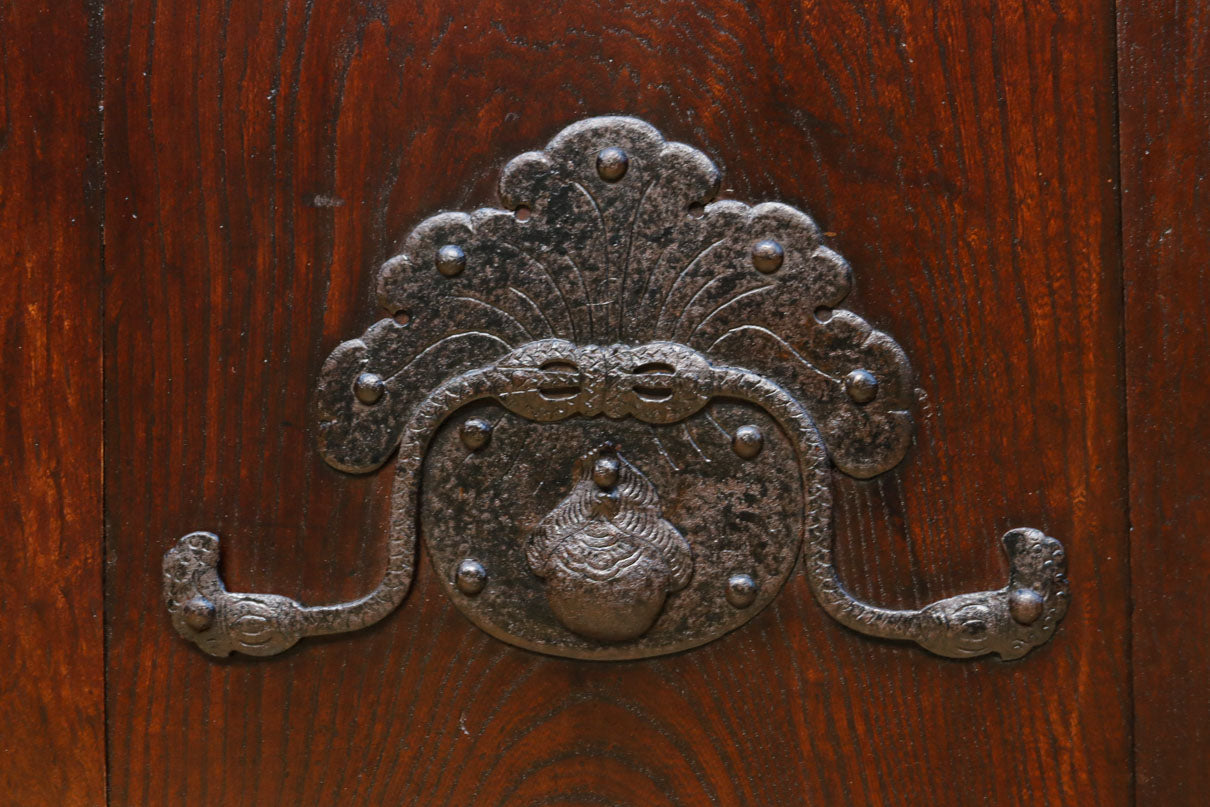 幅1098ミリ　透かし紋様と巾着金具で和の風情ある富山蔵戸　G2518