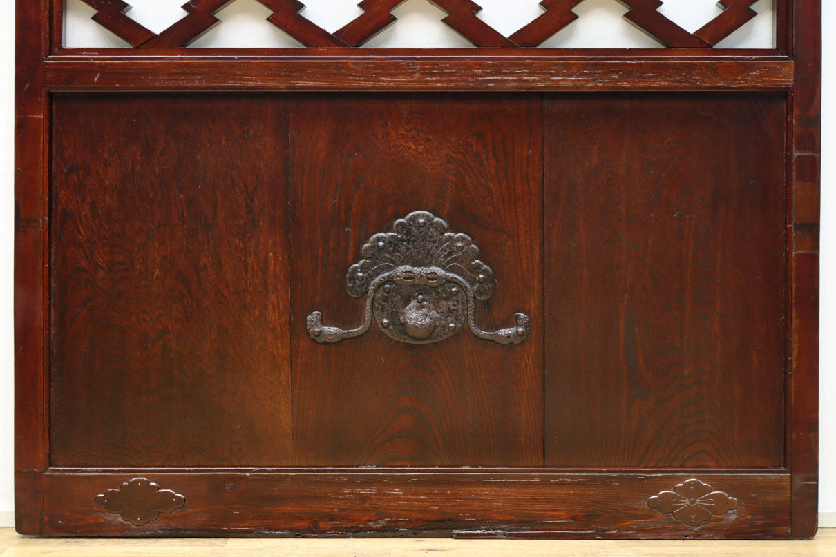 幅1098ミリ　透かし紋様と巾着金具で和の風情ある富山蔵戸　G2518