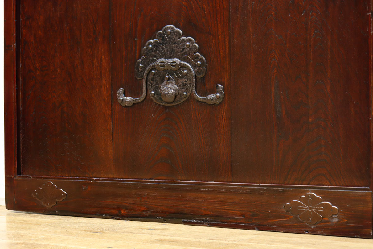 幅1098ミリ　透かし紋様と巾着金具で和の風情ある富山蔵戸　G2518