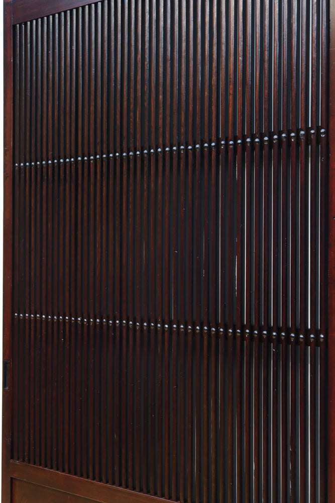 幅1200ミリ 三つ重ね松葉金具で格調ある格子庄内蔵戸　G2522