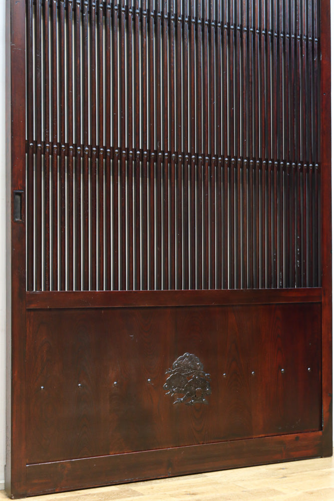 幅1200ミリ 三つ重ね松葉金具で格調ある格子庄内蔵戸　G2522